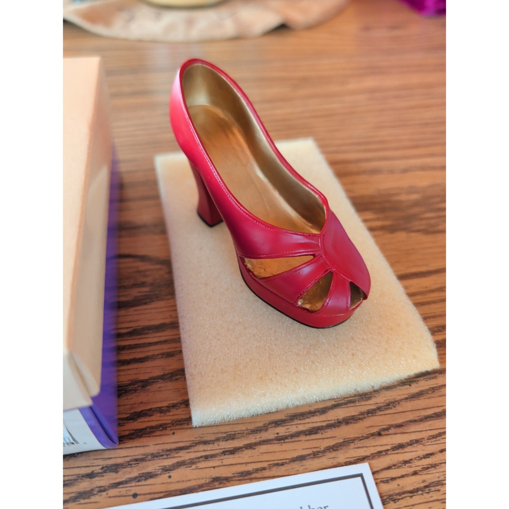 Just The Right Shoe Ravishing Red 25001 Miniature Figurine Raine Boxed Signed